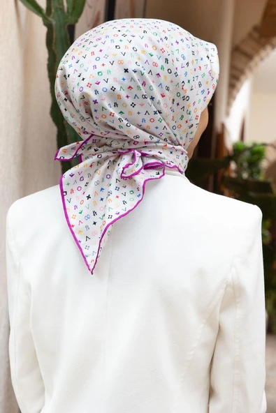 %100 Twill İpek Çıtır Motif Desenli Krem - Fuşya Renkli 90x90 Eşarp Dikim Şekli : El Dikişi ürün görseli 1