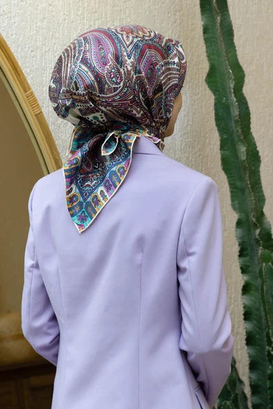 %100 Twill İpek Etro Desenli Krem Renkli 90x90 Eşarp Dikim Şekli : El Dikişi ürün görseli 1