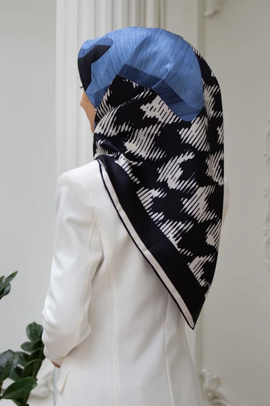 %100 Twill İpek Kazayağı Desenli İndigo - Lacivert Renkli 90x90 Eşarp Kenar Dikiş Şekli El Dikişli ürün görseli 1