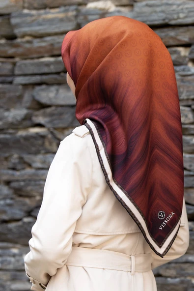100% Twill İpek Monogram Desenli Taba Renkli 90x90 Dikim Şekli : El Dikişi Eşarp ürün görseli 1