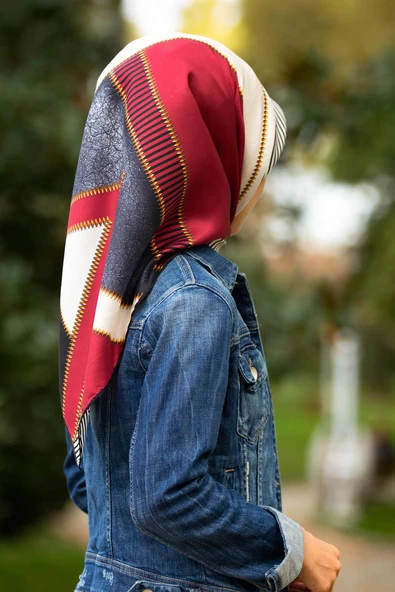 %100 Twill İpek Geometrik Desenli Bordo - Siyah Renkli 90x90 Eşarp Dikim Şekli : El Dikişi ürün görseli 1