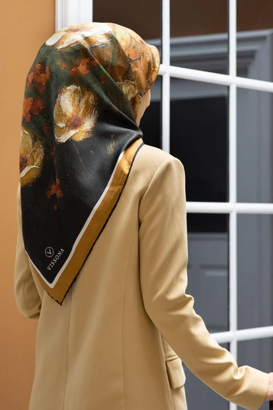 %100 Twill İpek Yağlı Boya Çiçek Desenli Bej - Haki Renkli 90x90 Eşarp Dikim Şekli : El Dikişi ürün görseli 1