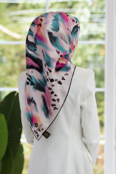 %100 Twill İpek Batik Desenli Fuşya - Petrol Yeşili Renkli 90x90 Eşarp Dikim Şekli : El Dikişi ürün görseli 1