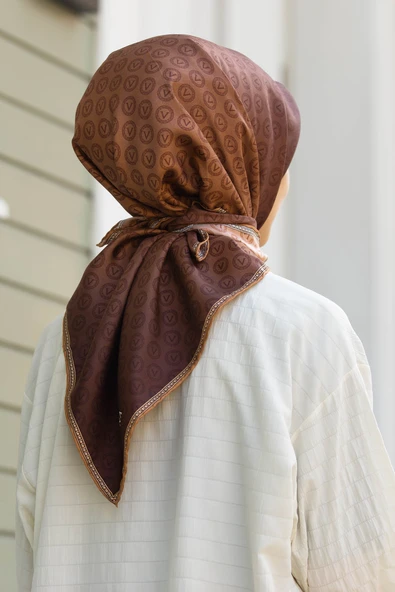 %100 Twill İpek Monogram Desenli Hardal Renkli 90x90 Eşarp Dikim Şekli : El Dikişi ürün görseli 1