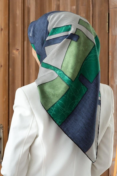 %100 Twill İpek Geometrik Desenli Siyah - Zümrüt Yeşili Renkli 90x90 Eşarp Dikim Şekli : El Dikişi ürün görseli 1