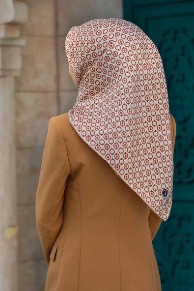 %100 Twill İpek Zincir Desenli Krem - Bakır Renkli 90x90 Eşarp Kenar Dikiş Şekli El Dikişli ürün görseli 1