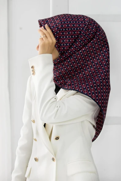 %100 Twill İpek Zincir Desenli Lacivert - Kırmızı Renkli 90x90 Eşarp Kenar Dikiş Şekli El Dikişli ürün görseli 1