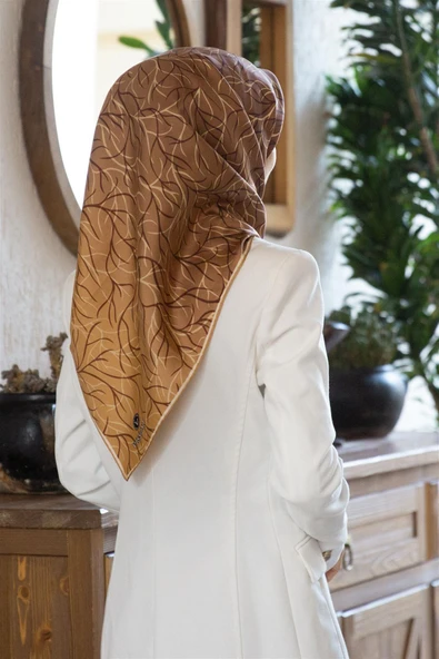 %100 Twill İpek Degrade Desenli Hardal Renkli 90x90 Eşarp Dikim Şekli : El Dikişi ürün görseli 1
