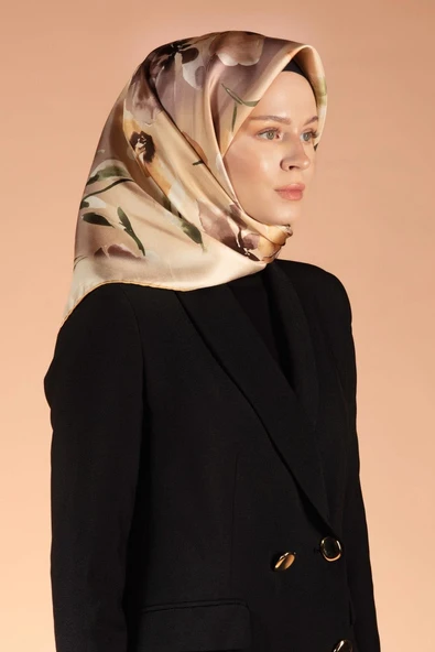 %100 Twill İpek Çiçek Desenli Bej - Sütlü Kahve Renkli 90x90 Dikim Şekli : El Dikişi Eşarp ürün görseli 1