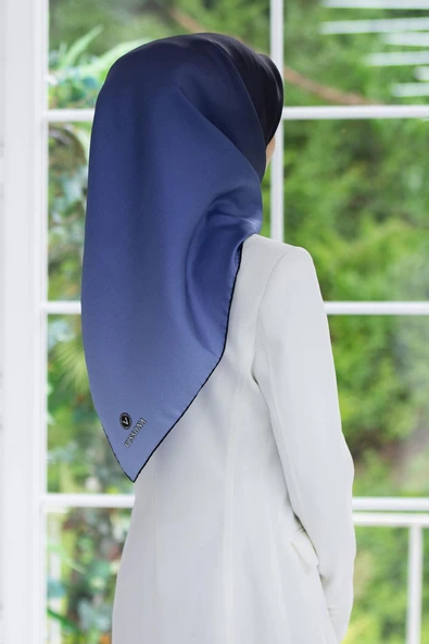 %100 Twill İpek Degrade Desenli Lacivert Renkli 90x90 Eşarp Dikim Şekli : El Dikişi ürün görseli 1