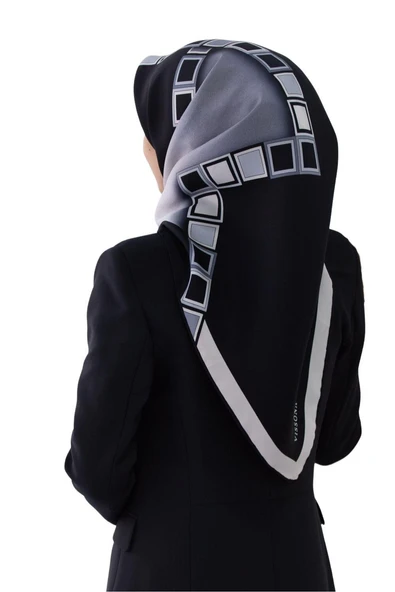 %100 Twill İpek Geometrik Desenli Siyah - Gri Renkli 90x90 Eşarp Dikim Şekli : El Dikişi ürün görseli 1