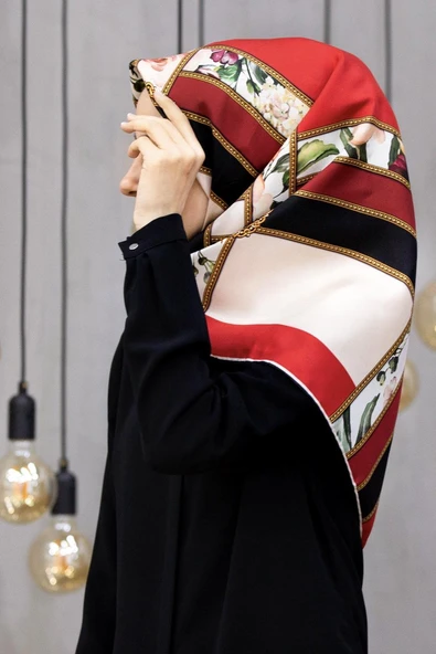 100% Twill İpek Şeritli Çiçek Desenli Kırmızı - Krem Renkli 90x90 Dikim Şekli : El Dikişi Eşarp ürün görseli 1