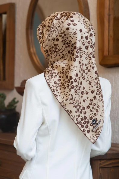 %100 Twill İpek Çıtır Çiçek Desenli Bej - Kahverengi Renkli 90x90 Eşarp Dikim Şekli : El Dikişi ürün görseli 1