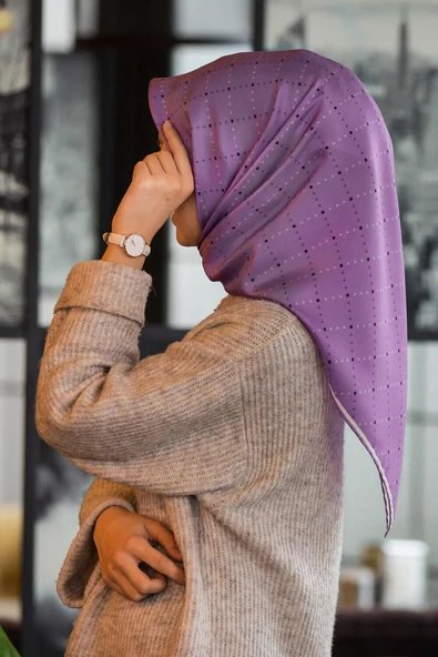 %100 Twill İpek Minik V Desenli Mor Renkli 90x90 Eşarp Dikim Şekli : El Dikişi ürün görseli 1