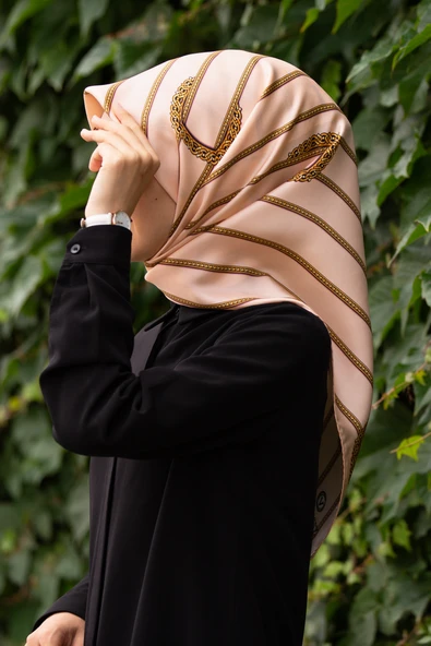 %100 Twill İpek Kemer Desenli Gold - Somon Renkli 90x90 Eşarp Dikim Şekli : El Dikişi ürün görseli 1