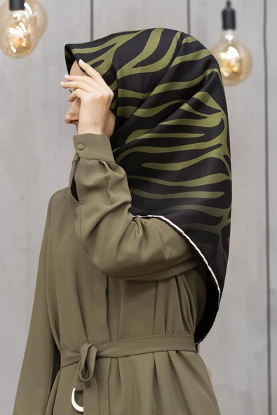 %100 Twill İpek Zebra Desenli Haki - Siyah Renkli 90x90 Eşarp Dikim Şekli : El Dikişi ürün görseli 1