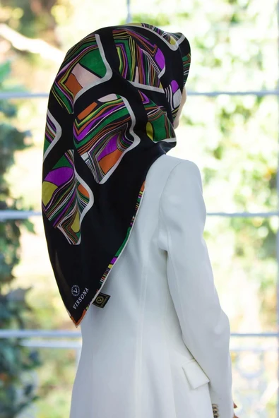 %100 Twill İpek Geometrik Kare Desenli Siyah - Zümrüt Yeşili Renkli 90x90 Eşarp Dikim Şekli : El Dikişi ürün görseli 1