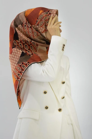 %100 Twill İpek Geometrik Desenli Kahverengi - Taba Renkli 90x90 Eşarp Eşarp Kenar Dikiş Şekli El Dikişli ürün görseli 1