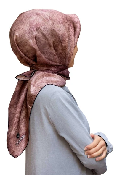 % 57 İPEK % 43 VİSKON Twill İpek Doku Desenli Pudra Renkli 90x90 Eşarp Dikim Şekli : El Dikişi ürün görseli 1