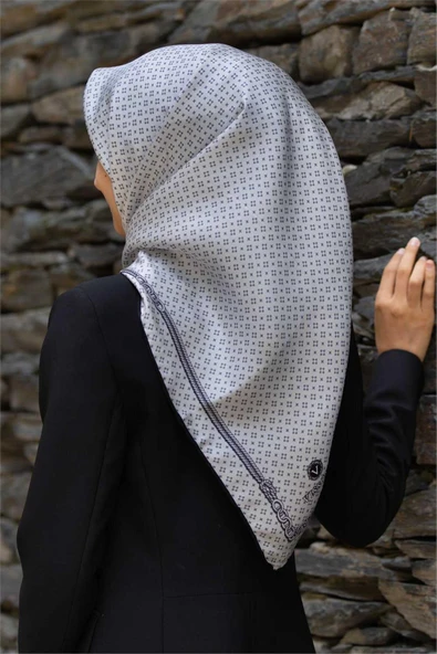 %100 Twill İpek Zincir Desenli Gümüş - Siyah Renkli 90x90 Eşarp Dikim Şekli : El Dikişi ürün görseli 1