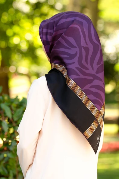 %100 Twill İpek Zebra Desenli Siyah - Mürdüm Renkli 90x90 Eşarp Dikim Şekli : El Dikişi ürün görseli 1