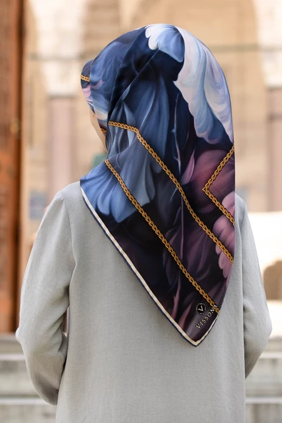 % 57 İPEK % 43 VİSKON Twill İpek Çiçek Geometrik Desenli indigo Renkli 90x90 Eşarp Dikim Şekli : El Dikişi ürün görseli 1