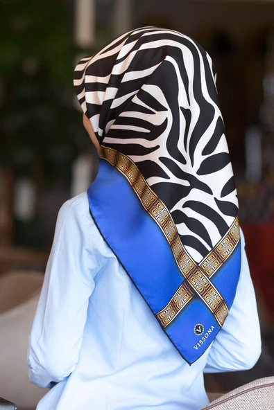 % 57 İPEK % 43 VİSKON Twill İpek Zebra Desenli Saks - Siyah Renkli 90x90 Eşarp Dikim Şekli : El Dikişi ürün görseli 1
