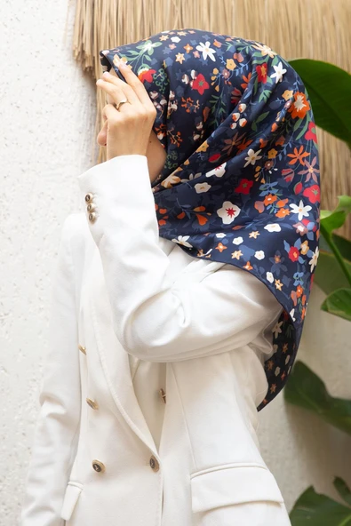 %100 Twill İpek Çıtır Çiçek Desenli Lacivert - Kırmızı Renkli 90x90 Eşarp Dikim Şekli : El Dikişi ürün görseli 1