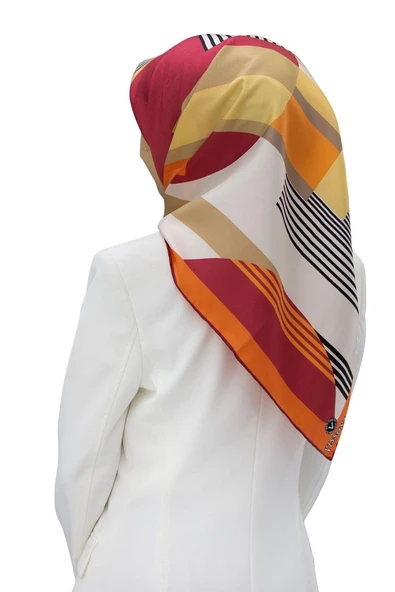 100% Twill İpek Geometrik Desenli Taba - Bej Renkli 90x90 Dikim Şekli : El Dikişi Eşarp ürün görseli 1