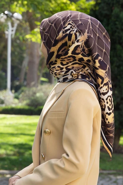 %100 Twill İpek Leopar Desenli Sütlükahverengi Renkli 90x90 Eşarp Dikim Şekli : El Dikişi ürün görseli 1