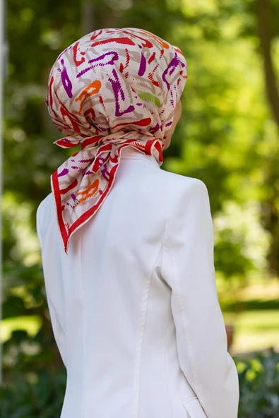 %100 Twill İpek Geometrik Desenli Kırmızı- Mürdüm Renkli 90x90 Eşarp Dikim Şekli : El Dikişi ürün görseli 1