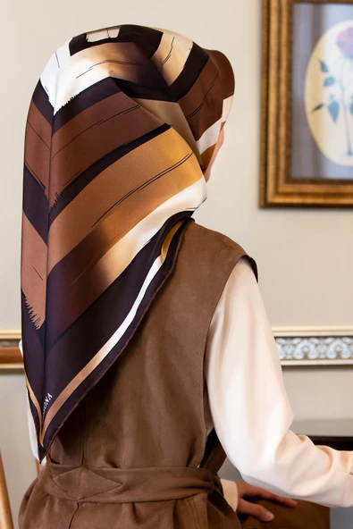 %100 Twill İpek Geometrik Fırça İzi Desenli Kahverengi - Bej Renkli 90x90 Eşarp Dikim Şekli : El Dikişi ürün görseli 1