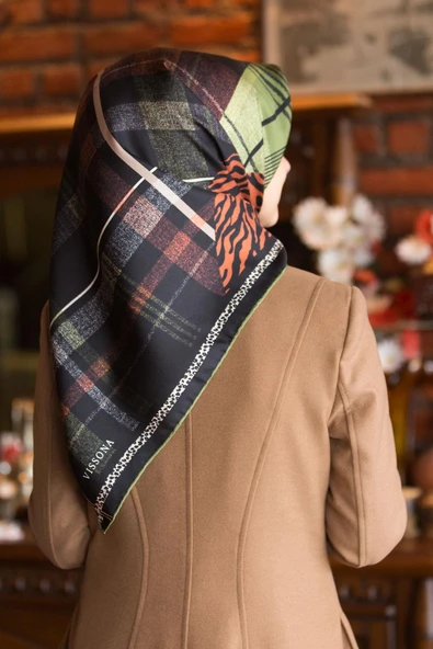 %100 Twill İpek Ekoseli Ve Leopar Desenli Siyah - Haki Renkli 90x90 Eşarp Dikim Şekli : El Dikişi ürün görseli 1
