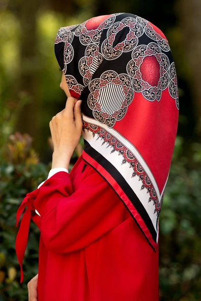 %100 Twill Türk Motifi  Desenli Siyah - Kırmızı Renkli 90x90 Eşarp Dikim Şekli: El Dikişi ürün görseli 1