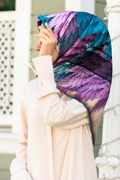 %100 Twill İpek Yaprak Desenli Krem - Turkuaz Renkli 90x90 Eşarp Dikim Şekli : El Dikişi ürün görseli 1