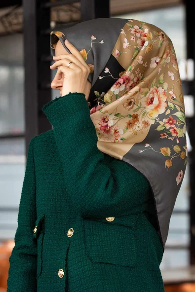 %100 Twill İpek Geometrik Ve Çiçek Desenli Siyah Renkli 90x90 Eşarp Dikim Şekli : El Dikişi ürün görseli 1