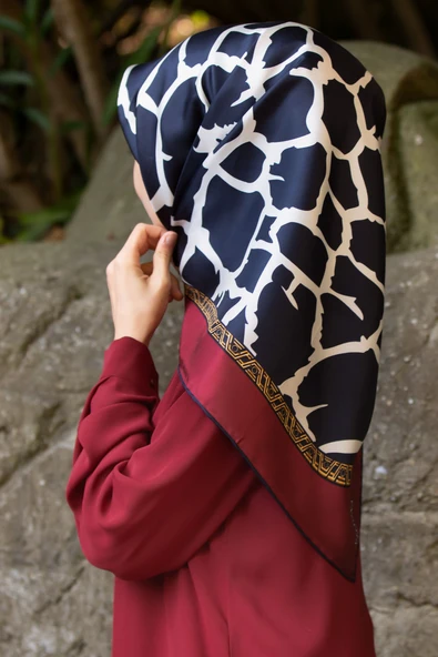 %100 Twill Taş Desenli Lacivert - Bordo Renkli 90x90 Eşarp Dikim Şekli: El Dikişi ürün görseli 1