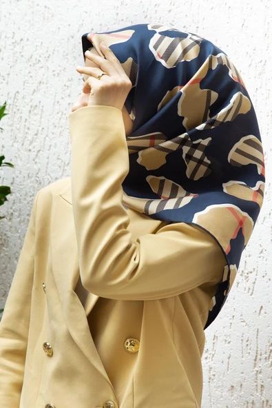%100 Twill İpek Leopar Desenli Lacivert - Bej Renkli 90x90 Eşarp Dikim Şekli : El Dikişi ürün görseli 1