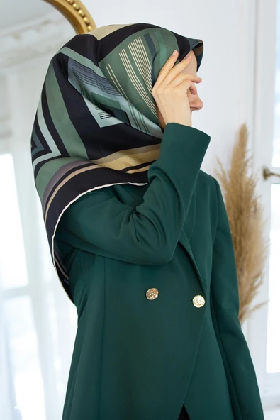 %100 Twill İpek Kare Desenli Siyah - Mint Yeşili Renkli 90x90 Eşarp Kenar Dikiş Şekli El Dikişli ürün görseli 1