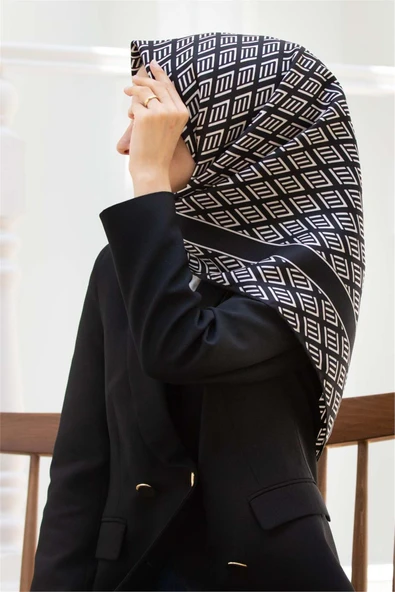 %100 Twill İpek Geometrik Desenli Siyah - Krem Renkli 90x90 Eşarp Dikim Şekli : El Dikişi ürün görseli 1
