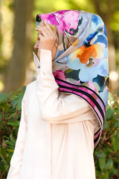 %100 Twill İpek Sulu Boyalı Çiçek Desenli Pembe - Bebe Mavisi Renkli 90x90 Eşarp Dikim Şekli : El Dikişi ürün görseli 1