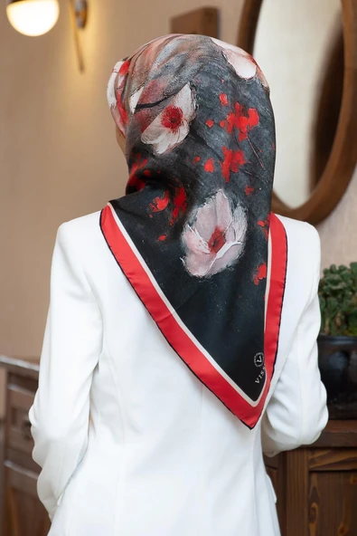 %100 Twill İpek Yağlı Boya Çiçek Desenli Nar Çiçeği Renkli 90x90 Eşarp Dikim Şekli : El Dikişi ürün görseli 1
