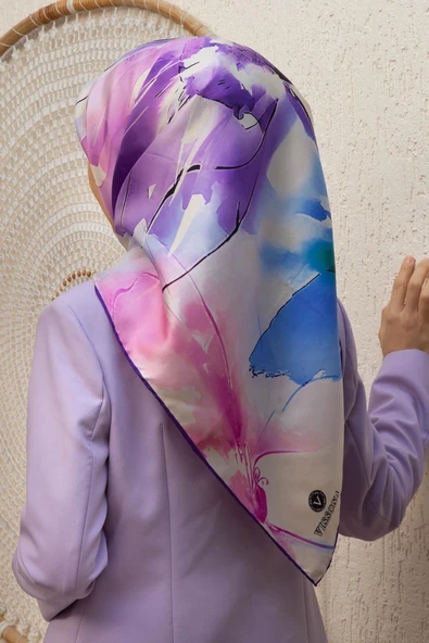 %100 Twill İpek Sulu Boya Çiçek Desenli Mor Renkli 90x90 Eşarp Dikim Şekli : El Dikişi ürün görseli 1