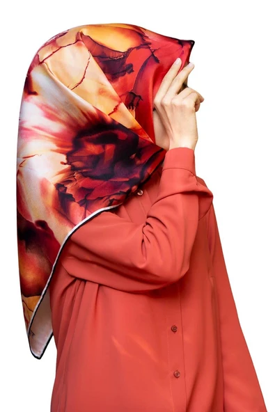 %100 Twill İpek Batik Çiçek Desenli Hardal - Kırmızı Renkli 90x90 Eşarp Kenar Dikiş Şekli El Dikişli ürün görseli 1