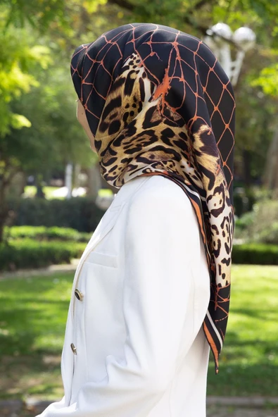 %100 Twill İpek Leopar Desenli Siyah - Taba Renkli 90x90 Eşarp Dikim Şekli : El Dikişi ürün görseli 1