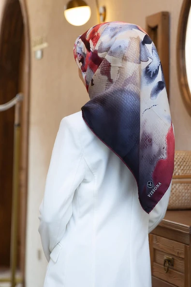 %100 Twill İpek Suluboya Çiçek Desenli Siyah - Bordo Renkli 90x90 Eşarp Dikim Şekli : El Dikişi ürün görseli 1