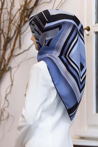 %100 Twill İpek Kare Desenli İndigo - Gri Renkli 90x90 Eşarp Kenar Dikiş Şekli El Dikişli ürün görseli 1