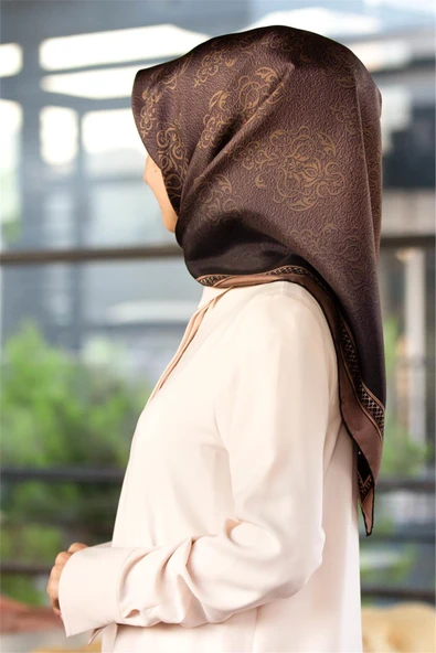 %100 Twill Barok Desenli Vizon Renkli 90x90 Eşarp Dikim Şekli: El Dikişi ürün görseli 1
