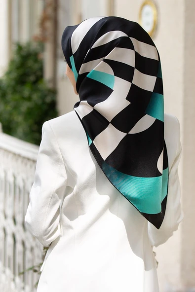 %100 Twill İpek Geometrik Desenli Mint Yeşili Renkli 90x90 Eşarp Dikim Şekli : El Dikişi ürün görseli 1