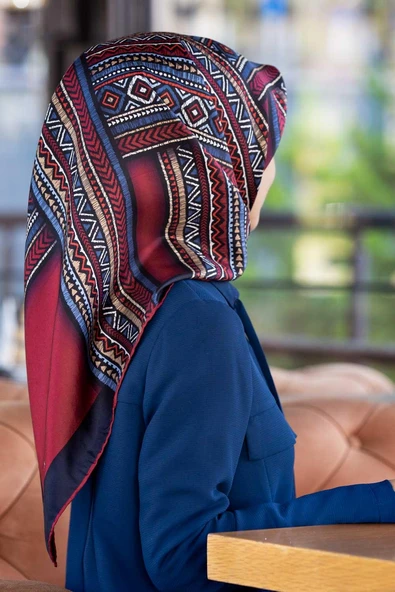 %100 Twill İpek Etnik Desenli Lacivert - Bordo  Renkli 90x90 Eşarp Dikim Şekli : El Dikişi ürün görseli 1